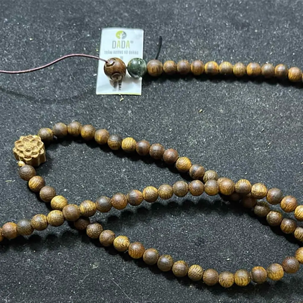 Vong-Tram-108-hat-6mm-gan-thach-anh-uu-linh-den0.webp